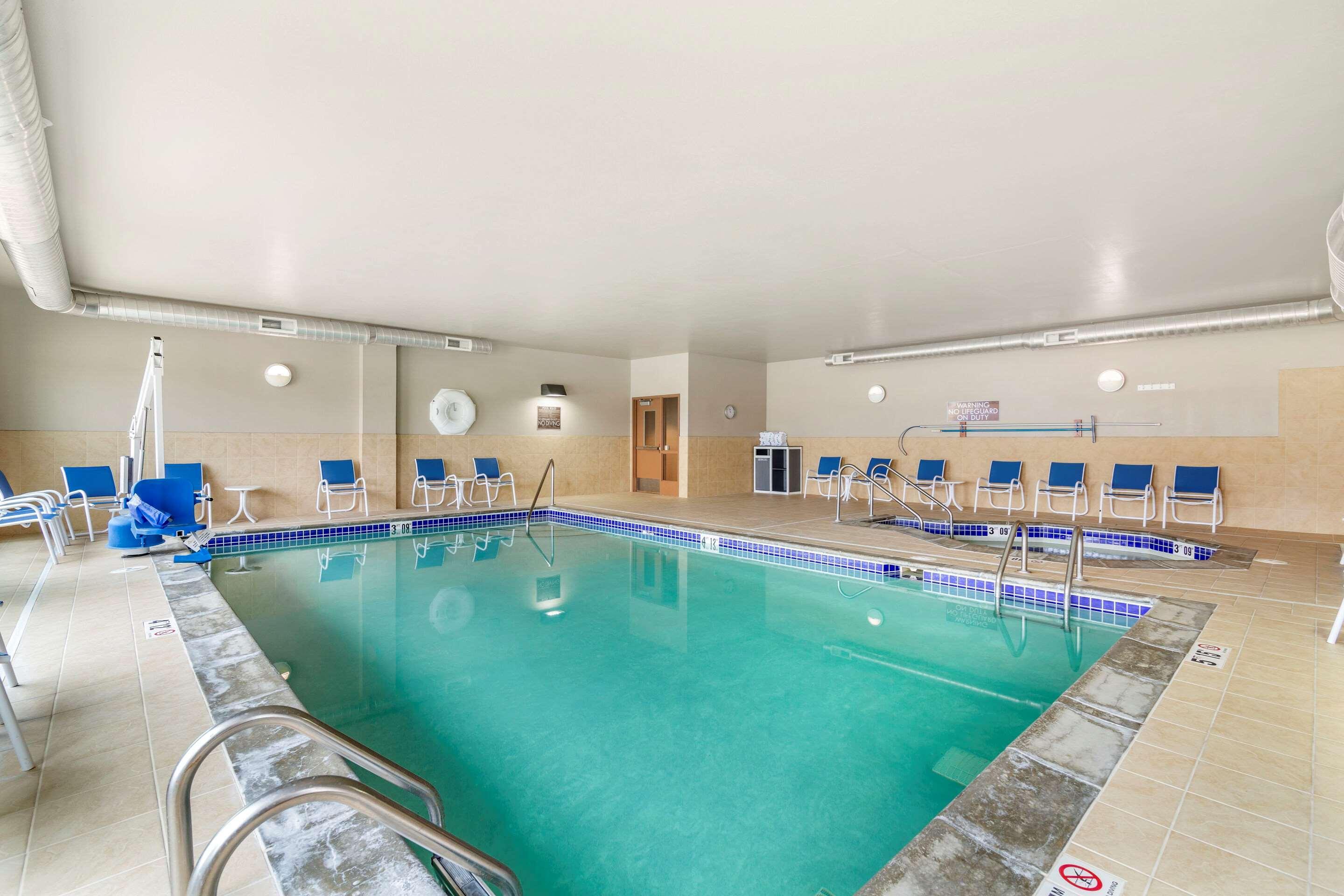Sonesta Essential Minot Hotel Buitenkant foto